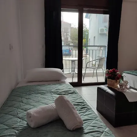 New Era Apartamento Polychrono