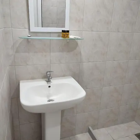 New Era Apartamento Polychrono