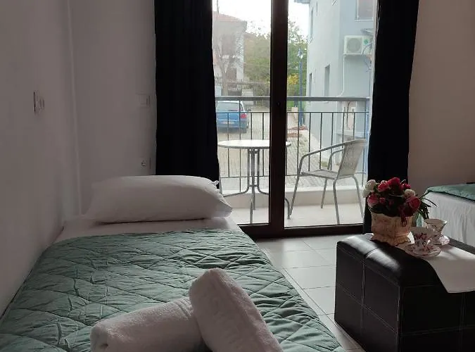 New Era Apartamento Polychrono